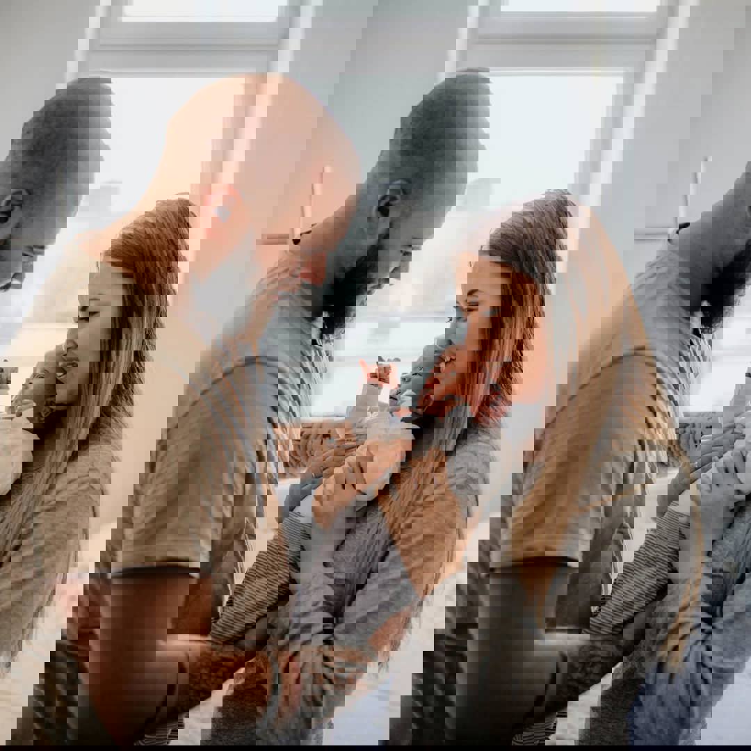 Ouders verzorgen baby: wat gebeurt er met je relatie?