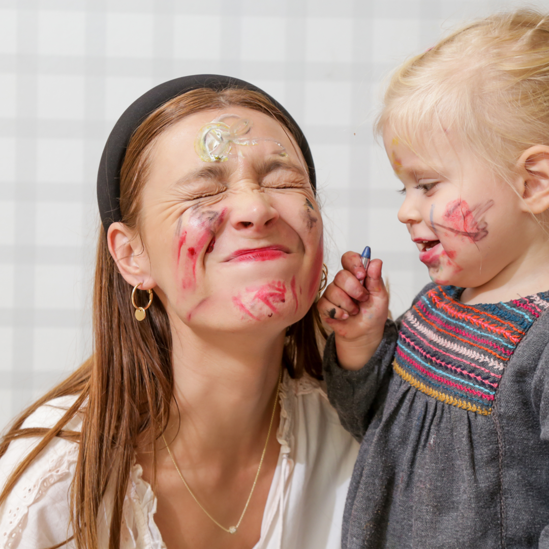 Kinderoppasdienst Onboarding Kind Schmink Vrouw