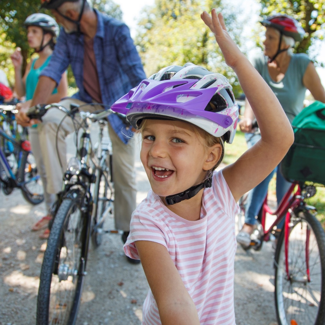 Kinderen op de fiets is een fietshelm dragen verplicht 