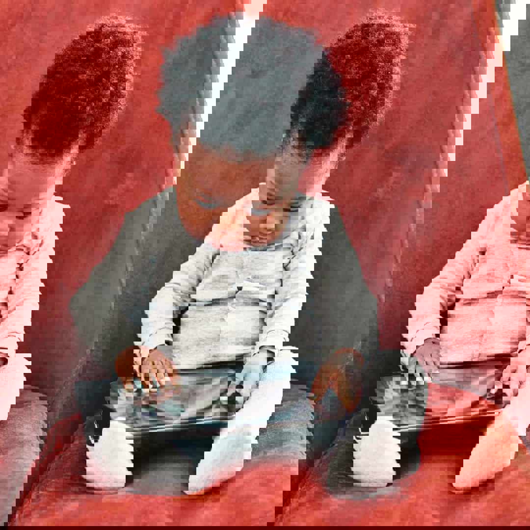 Baby met tablet: Schermtijd bij je baby